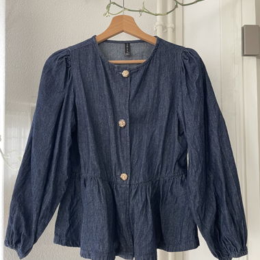 Blusa effetto denim con bottoni