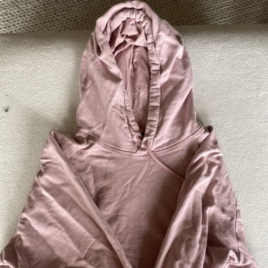 Pull sweat avec capuche rose pastel
