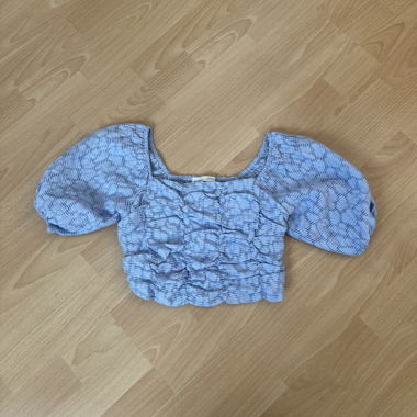 Blaues Croptop, Puffärmel, Pull&Bear