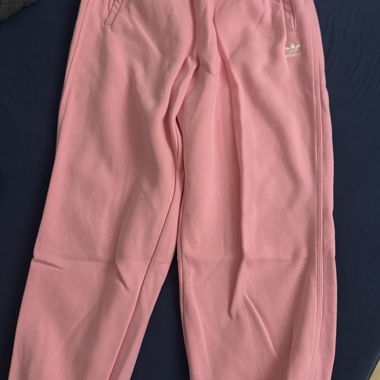 Tranierhose und t-Shirt Adidas 