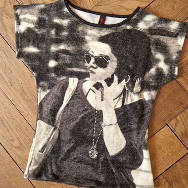 Y2k fitted tee mit Glitzersteinen