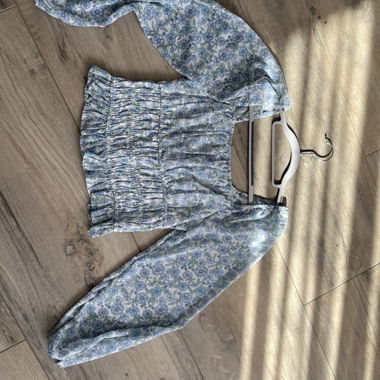 Hollister floral crop top with long sleeves