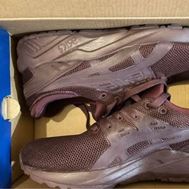 Asics Taille 42 / état comme neuf 