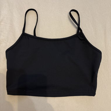 Top corto nero con spalline sottili