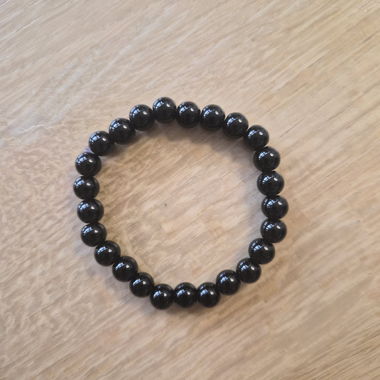 Armband mit schwarzen Perlen