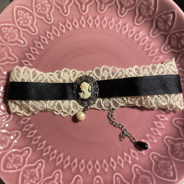 Victorian style choker