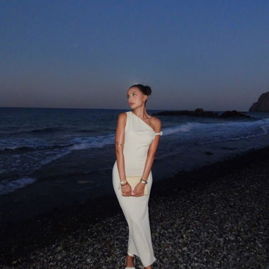 Abito lungo monospalla crema