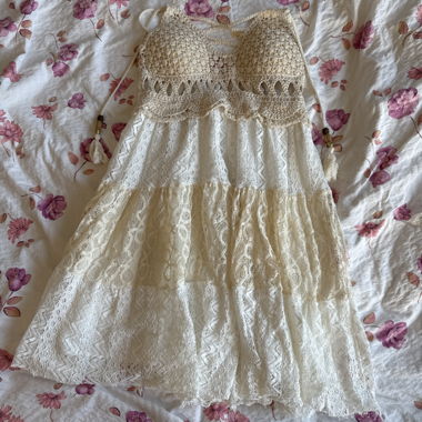 Abito in pizzo crema
