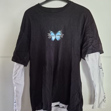 T-shirt a maniche lunghe con farfalla