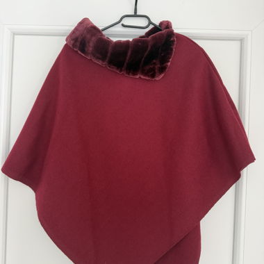 Poncho bordeaux col fourrure TODAY