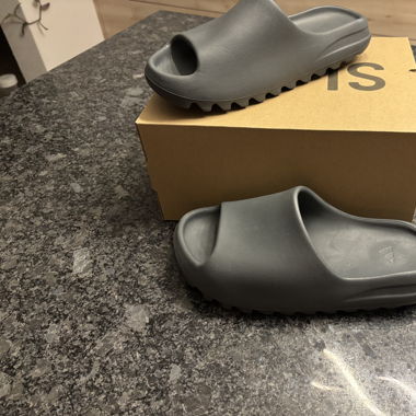 Yeezy slide grise