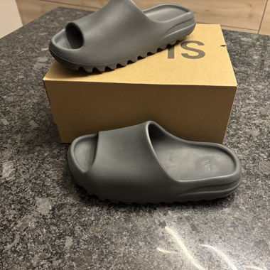 Yeezy slide grise