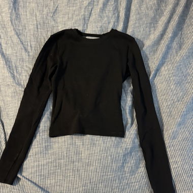Schwarzes Langarmshirt