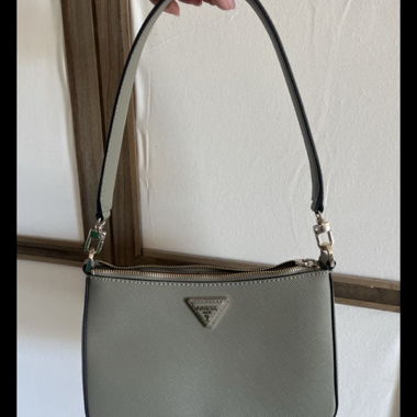 Guess Schultertasche - neuwertig