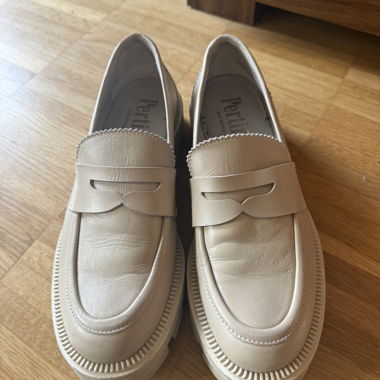 Cream chunky leather loafers EU 38