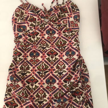 Rosa Kleid mit Muster