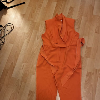 Oranger Anzug-Overall