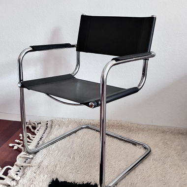 Chaise cantilever noire
