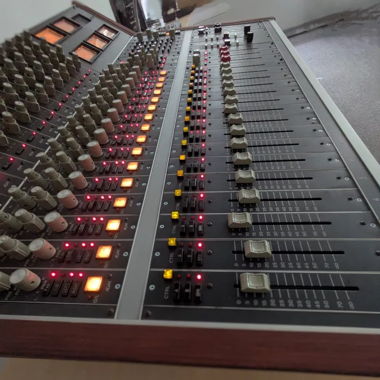 Console de mixage ADAM Audio
