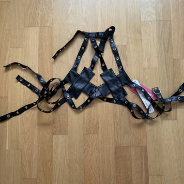 Lace-up leather top
