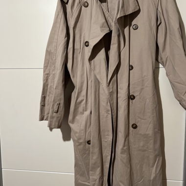 Beiger Trenchcoat