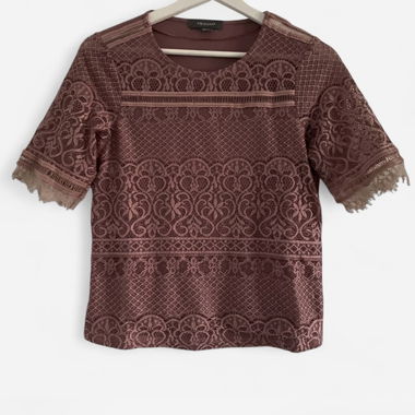 T-shirt en dentelle couleur rose ancien