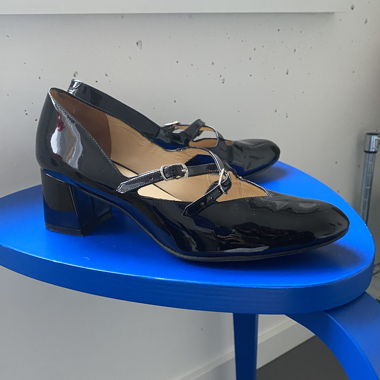 Scarpe piccole in vernice