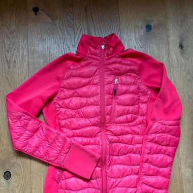 Veste rouge pour femme de Peak Performance
