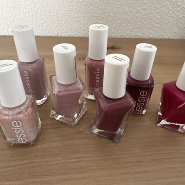 Nagellack essie verschiedene Farbe