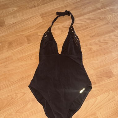 Schwarzer Neckholder-Badeanzug