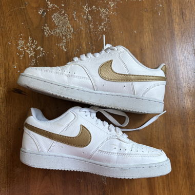 Nike Sneakers white/gold EU 37.5