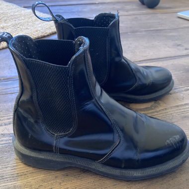 Dr. Martens FLORA Chelsea Boots