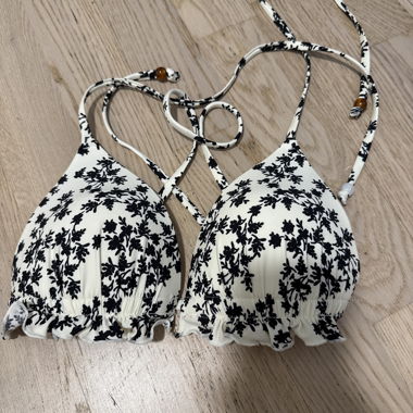 Haut bikini blanc fleuri noir