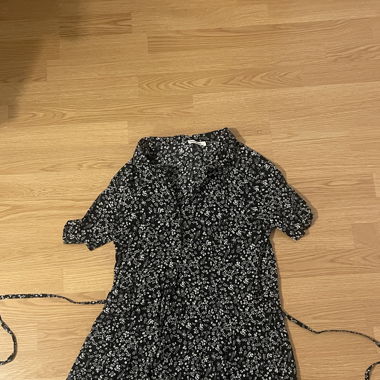 Kleid - Blumenmuster -  mit Knöpfen 