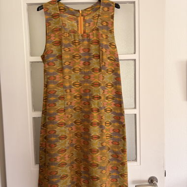 Ärmelloses Seidenkleid mit Reissverschluss