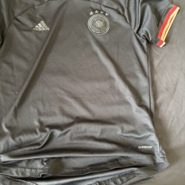 3 maglie da calcio: 2 Germania, 1 Inghilterra