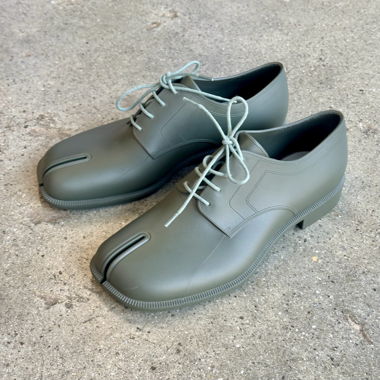 Maison Margiela Tabi Rubber Derby Lace-Ups Gr. 42
