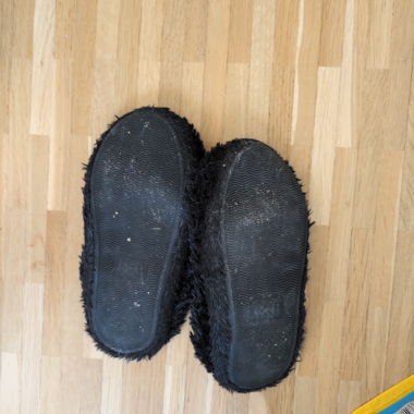 Pantofole nere a tema gatto