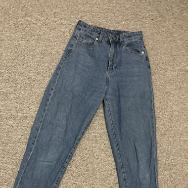 loose fit mom jeans
