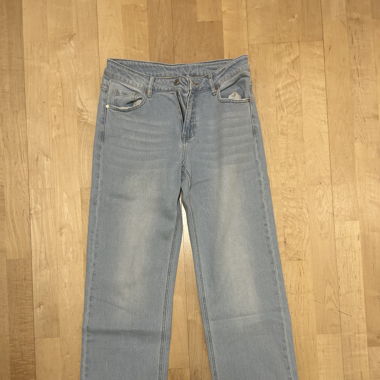 Light Blue Jeans (straight, high waist)