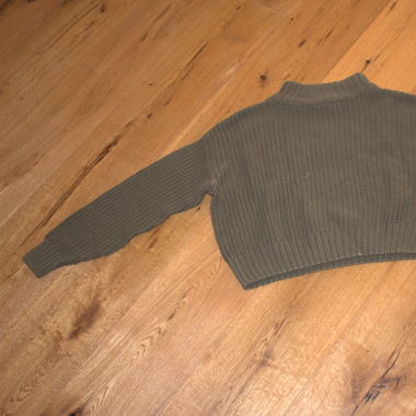 Dunkelgrüner Strickpullover