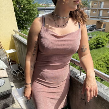 Rosa glitzernes Kleid