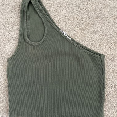 green one-shoulder crop-top