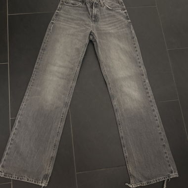 Graue Damen-Jeans mit weitem Bein