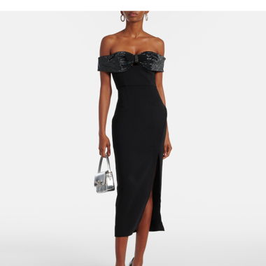 Robe noire à épaules dénudées