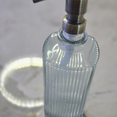 Edler Seifenspender aus Glas