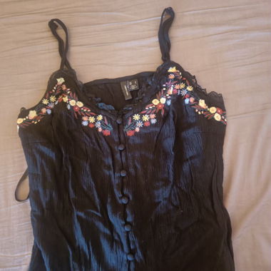 Haut Camisole à Dentelle Noire Brodée