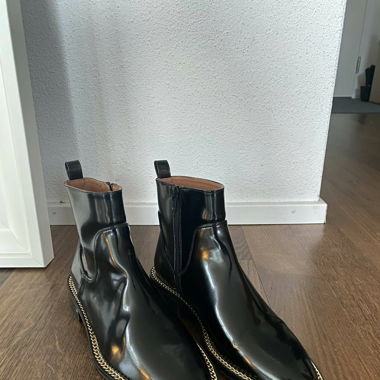 Wie Neu: Stiefel mit Goldkette