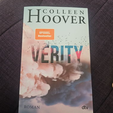 Verity by Colleen Hoover