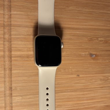 Apple Watch SE 40 mm con cinturino in silicone beige